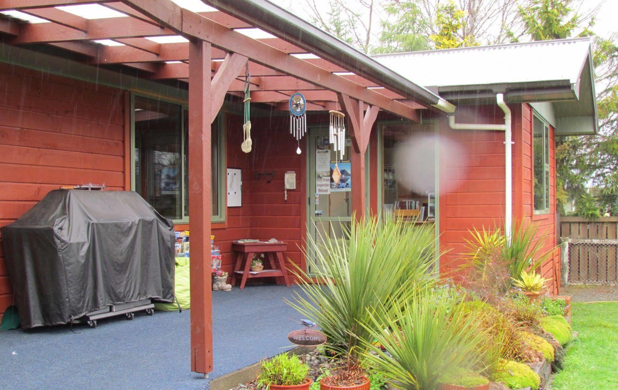 Birchwood Cottages Te Anau Bagian luar foto